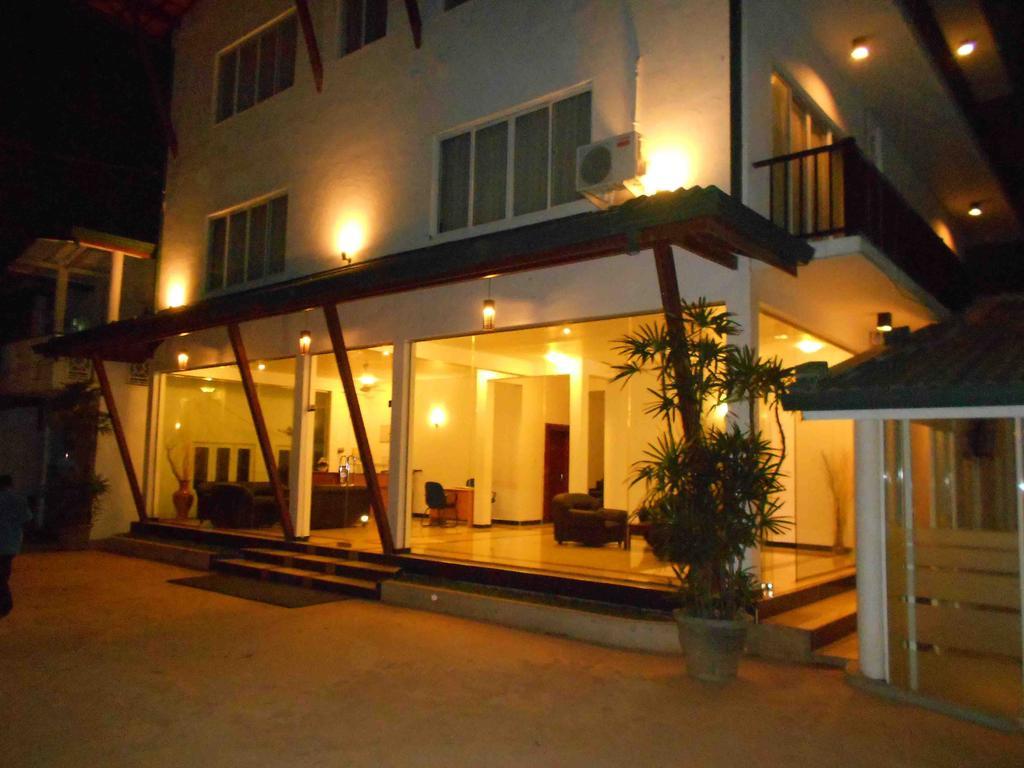 Onreech Hotel Сеедува Экстерьер фото